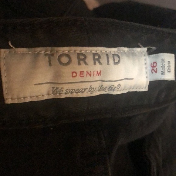 Torrid distressed Jeans 26 very good condition raw hem - Picture 6 of 7